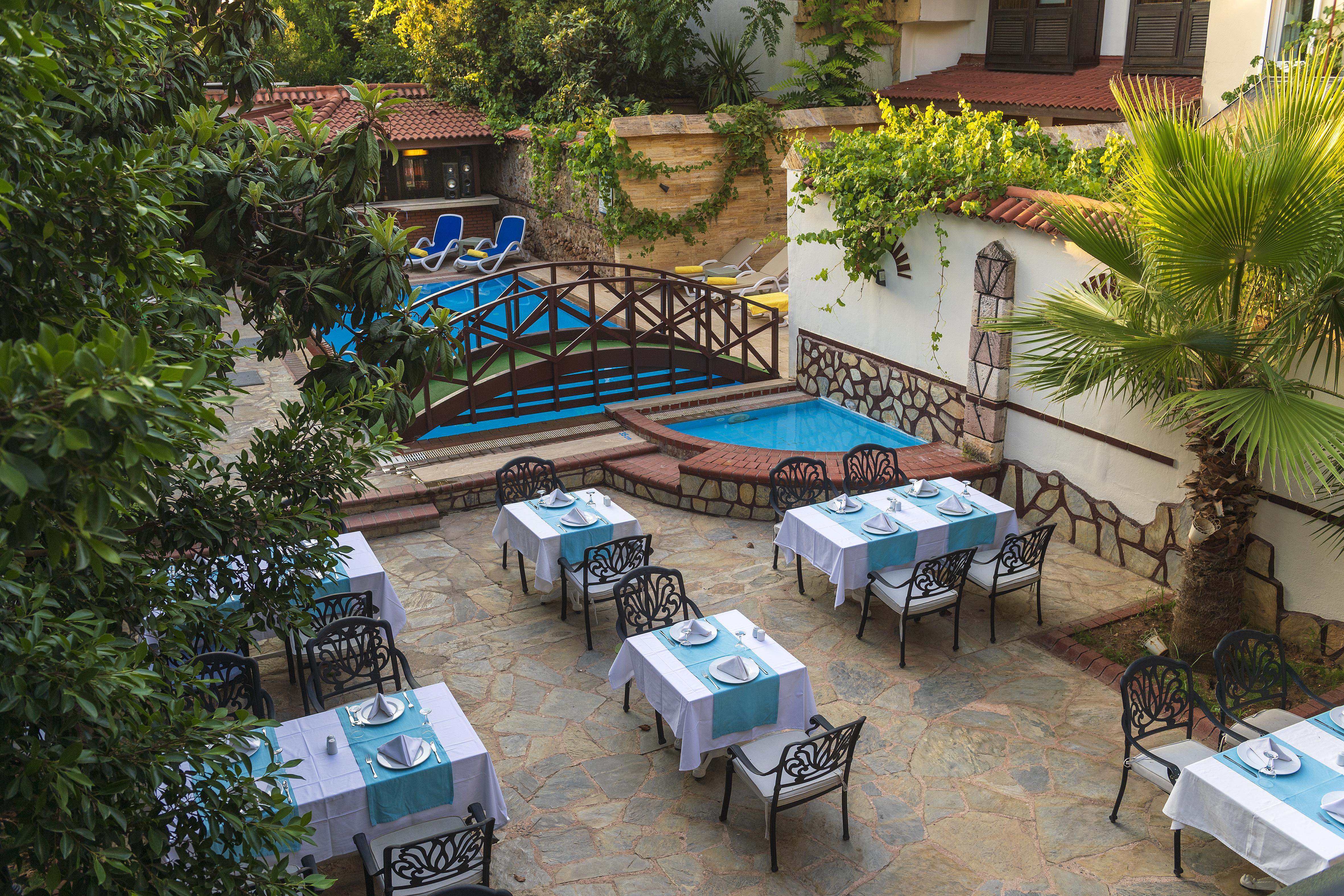 Castle Old Town Hotel Анталья Экстерьер фото